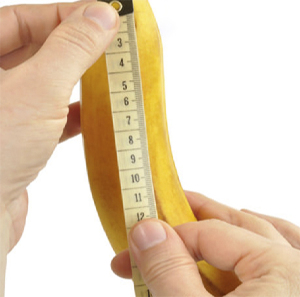 banán sa meria centimetrovou páskou